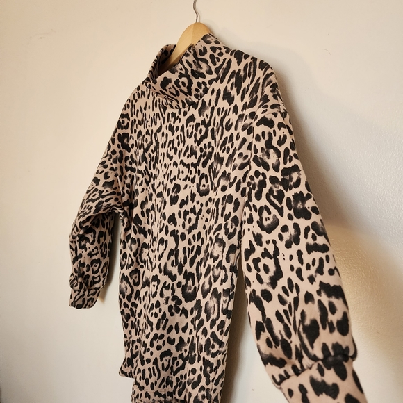 Leopard Print Mock Tutleneck Long Sweater Size Small - Picture 4 of 8